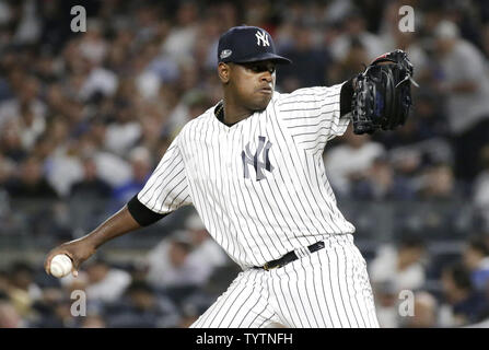 New York Yankees Krug Luis Severino wirft einen Pitch im vierten Inning gegen die Oakland Athletics in der MLB American League wild card Spiel im Yankee Stadium in New York City am 3. Oktober 2018. Foto von John angelillo/UPI Stockfoto