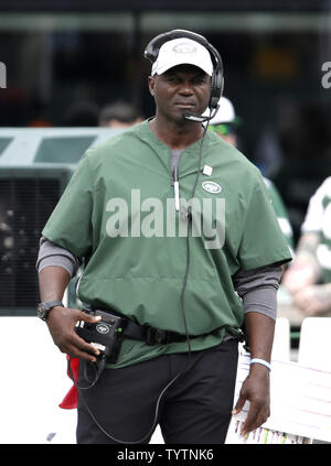 New York Jets Head Coach Todd Bowles am Rande gegen die Denver Broncos am MetLife Stadium in East Rutherford, New Jersey am 7. Oktober 2018 steht. Foto von John angelillo/UPI Stockfoto