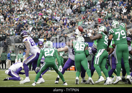Minnesota Vikings Dan Bailey tritt eine erste Hälfte Feld Ziel gegen die New York Jets an MetLife Stadium in East Rutherford, New Jersey am 21. Oktober 2018. Foto von John angelillo/UPI Stockfoto