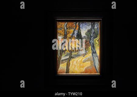 Arbres dans le Jardin de l'asile, Öl auf Leinwand, 1889 von Vincent van Gogh ist auf Anzeige bei Christie's 20. Jahrhundert Woche drücken Sie die Vorschau Ihrer wichtigsten Mai Auktion Serie am 03.Mai 2019 in New York City. Foto von John angelillo/UPI Stockfoto