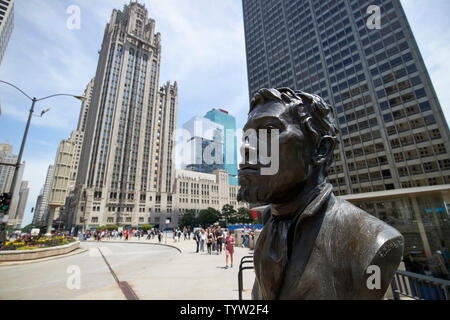 Jean Baptiste Point du Sable Gründer von Chicago statue am Beginn der Magnificent Mile in der Innenstadt von Chicago IL USA Stockfoto