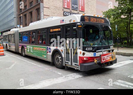 Chicago CTA öffentlichen Gelenkbus in der Innenstadt von Chicago IL USA Stockfoto