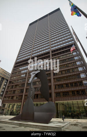Ernest Hemingway center oder Daley Plaza mit Picasso Skulptur Gerichtsgebäude Gebäude Chicago IL USA Stockfoto