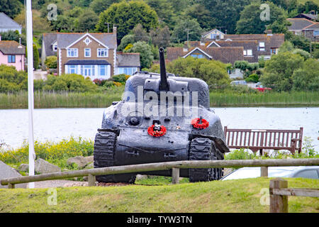 Der Sherman Panzer bei slapton Sands in Devon. Es wurde in der Tätigkeit während der Übung Tiger das war eine Generalprobe für den D-Day Landungen versenkt. Es steht nun als Stockfoto