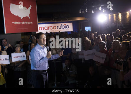 Der republikanische Präsidentschaftskandidat Senator Marco Rubio (R-FL) spricht bei einem Treffen mit Wählern in Cleveland, Ohio am 5. August 2015. Rubio wird in der ersten Präsidentendebatte morgen in Cleveland beteiligt. Foto von Kevin Dietsch/UPI Stockfoto