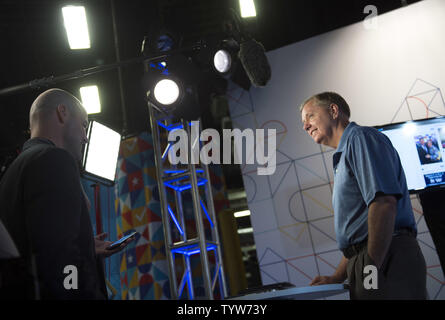 Der republikanische Präsidentschaftskandidat Senator Lindsey Graham (R-SC) beteiligt sich an einem Facebook Frage und Antwort Forum vor den Präsidentschaftswahlen Debatte in Cleveland, Ohio am 6. August 2015. Zehn der top Republikanischen Kandidaten Platz weg in die erste primetime Debatte der Präsidentschaftswahlen von 2016. Foto von Kevin Dietsch/UPI Stockfoto