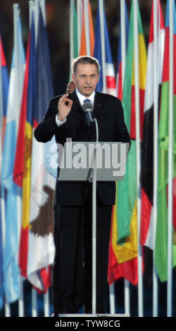 Internationalen Olympischen Komitee Präsident Jacques Rogge spricht der Olympischen Spiele in Athen ein Erfolg bei der Abschlussfeier im Olympiastadion Athen am 29. August 2004. (UPI Foto/Gnade Chiu) Stockfoto