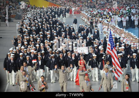 Die amerikanische Olympiamannschaft in National Stadium, auch genannt der Bird's Nest, während der Eröffnungszeremonie für die Olympischen Sommerspiele 2008 in Peking, China, am 8. August 2008. (UPI Foto/Pat Benic) Stockfoto