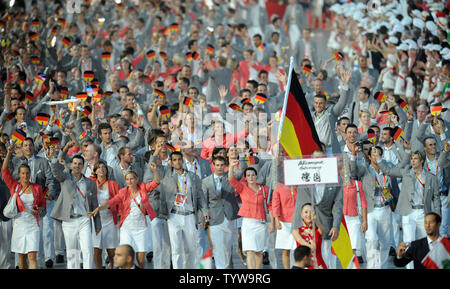 Die deutsche Olympiamannschaft in National Stadium, auch genannt der Bird's Nest, während der Eröffnungszeremonie für die Olympischen Sommerspiele 2008 in Peking, China, am 8. August 2008. (UPI Foto/Pat Benic) Stockfoto