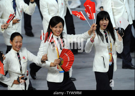 Die Hong Kong olympische Mannschaft marschiert in National Stadium, auch genannt der Bird's Nest, während der Eröffnungszeremonie für die Olympischen Sommerspiele 2008 in Peking, China, am 8. August 2008. (UPI Foto/Pat Benic) Stockfoto