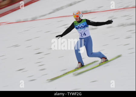 Polens Andreas Küttel konkurriert im Skispringen normalschanze Konkurrenz an der Vancouver Winter Olympics 2010 in Whistler Olympic Park in Whistler, Kanada, 13. Februar 2010. UPI/Kevin Dietsch Stockfoto