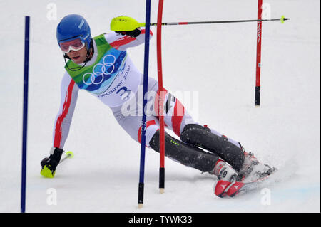 Österreichs Benjamin Raich konkurriert in der Männer "Slalom während der olympischen Winterspiele von Vancouver 2010 in Whistler, Kanada am 27. Februar 2010. UPI/Kevin Dietsch Stockfoto