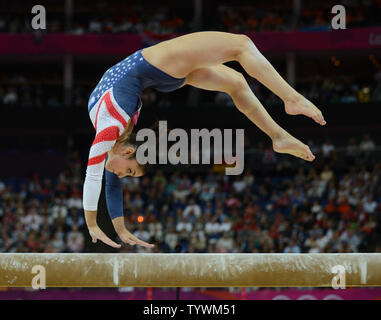 Die USA Alexandra Raisman führt ihre bronzemedaille Routine auf dem Schwebebalken während der Frauen Gymnastik Gerätefinale Konkurrenz an der North Greenwich Arena während der Olympischen Sommerspiele 2012 in London Greenwich, London Am 7. August 2012. Chinas Deng Linlin gewann den Gold, Chinas Sui Lu die Silber und USA Alexandra Raisman die Bronze. UPI/Pat Benic Stockfoto