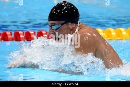 Die USA Ryan Lochte gleitet durch das Wasser auf seinem Weg zu einer Goldmedaille bei den Männern 400 einzelnen Medley Finale bei den Aquatics Center während der Olympischen Sommerspiele 2012 in London in London am 28. Juli 2012. Lochte ist Zeit war 4:05.18 UPI/Pat Benic Stockfoto