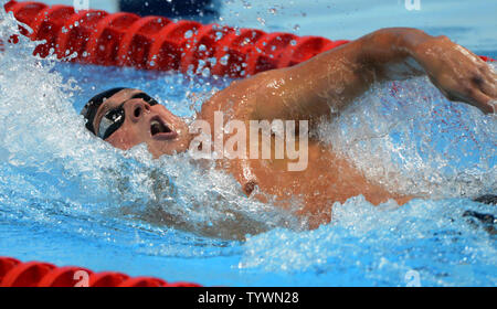 Die USA Ryan Lochte macht eine Biegung auf seinem Weg zu einer Goldmedaille bei den Männern 400 einzelnen Medley Finale bei den Aquatics Center während der Olympischen Sommerspiele 2012 in London in London am 28. Juli 2012. Lochte ist Zeit war 4:05.18 UPI/Pat Benic Stockfoto