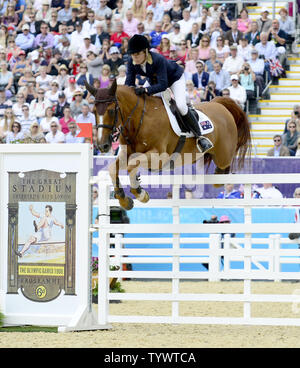 Edwina Tops-Alexander von Australien, reiten Itot Du Chateau, konkurriert im Pferdesport einzelnen Jumping 3. näheren Bestimmung der Wettbewerb bei den Olympischen Sommerspielen 2012 in London am 5. August 2012 in London. UPI/Ron Sachs Stockfoto