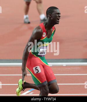 Von Grenada Kirani James feiert den Gewinn der Männer 400 Meter Finale im Olympiastadion bei den Olympischen Sommerspielen 2012 in London am 6. August 2012 in London. UPI/Hugo Philpott Stockfoto