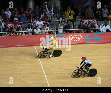 Australiens Anna Meares feiert Sieg über Großbritannien Victoria Pendleton bei den Frauen Spint im Velodrom an den Olympischen Sommerspielen 2012 in London am 7. August in London 2012. UPI/Hugo Philpott Stockfoto