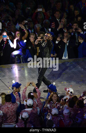 George Michael, der während der Abschlussfeier der Olympischen Spiele 2012 in London am 12. August in London 2012. UPI/Ron Sachs Stockfoto