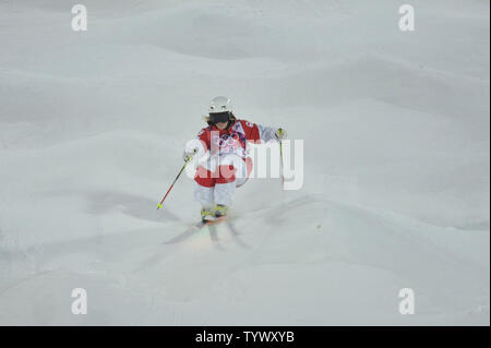 Kanadische Justine Dufour-Lapointe konkurriert in Moguls Viertelfinale der Frauen in Hamm Stadion an der Rosa Khutor Extreme Park während der Olympischen Winterspiele 2014 in Sotschi am 6. Februar in Krasnaja Poljana, Russland 2014. UPI/Kevin Dietsch Stockfoto