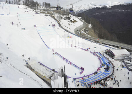 Die Slopestyle Veranstaltungsort ist von einer Gondel Auto während der Olympischen Winterspiele 2014 in Sotschi am 9. Februar 2014 in Krasnaja Poljana Russland gesehen. UPI/Brian Kersey Stockfoto