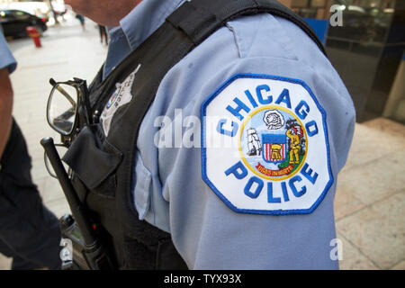 Logo der Chicagoer Polizei auf einen Polizisten einheitliche downtown Chicago IL USA Stockfoto