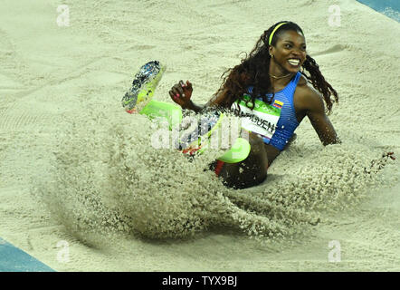 Caterine Ibarguen von Kolumbien konkurriert in der Frauen Dreisprung bei den Olympischen Sommerspielen 2016 in Rio de Janeiro Rio de Janeiro, Brasilien, 13. August 2016. Ibarguen ging auf Gold zu gewinnen. Foto von Kevin Dietsch/UPI Stockfoto