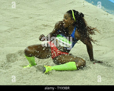 Caterine Ibarguen von Kolumbien konkurriert in der Frauen Dreisprung bei den Olympischen Sommerspielen 2016 in Rio de Janeiro Rio de Janeiro, Brasilien, 13. August 2016. Ibarguen ging auf Gold zu gewinnen. Foto von Kevin Dietsch/UPI Stockfoto