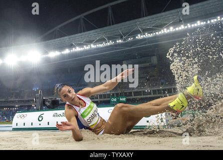 Ivana Spanovic von Serbien konkurriert im Weitsprung der Frauen bei den Olympischen Stadion am Rio olympische Sommerspiele 2016 in Rio de Janeiro, Brasilien, am 17. August 2016. Spanovic ging auf Bronze zu gewinnen. Foto von Kevin Dietsch/UPI Stockfoto