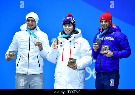 Silbermedaillengewinner der Olympischen Athleten aus Russland Nikita Tregubov, goldmedallist Südkoreas Sungbin Yun, Bronze medaillenträger Greaet Großbritanniens Dom Parsons Pose während der siegerehrung für Männer Skeleton bei den Olympischen Winterspielen 2018 in Pyeongchang Pyeongchang, Südkorea, am 16. Februar 2018. Foto von Kevin Dietsch/UPI Stockfoto