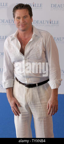 Schauspieler Val Kilmer stellt bei einem Fotoshooting für seinen Film "Kiss Kiss, Bang Bang" auf der 31. jährlichen amerikanischen Filmfestival in Deauville, Frankreich ab dem 4. September 2005. (UPI Foto/David Silpa) Stockfoto