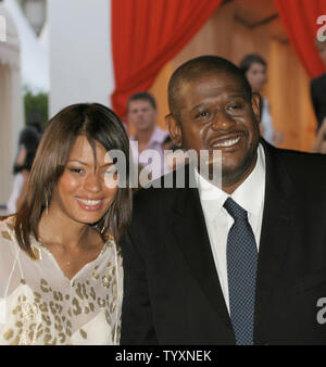 Schauspieler Forest Whitaker mit seiner Frau Keisha kommen für ein Screening von Whitaker's neuer Film 'Maria' auf der 31. jährlichen amerikanischen Filmfestival in Deauville, Frankreich Am 9. September 2005. (UPI Foto/David Silpa) Stockfoto