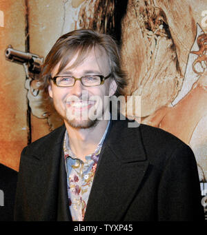 Co - Direktor Espen Sandberg kommt für die französische Premiere von seinem neuen Film "Bandidas" an der UGC Kino entlang der Champs Elysees in Paris, Frankreich am 10. Januar 2006. (UPI Foto/David Silpa) Stockfoto