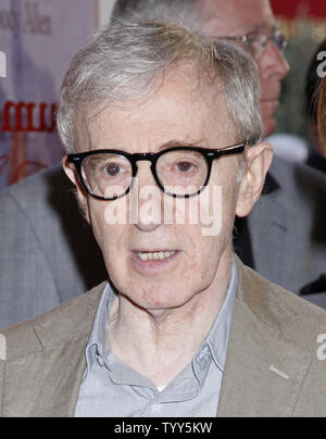 Regisseur Woody Allen kommt an der Französischen Premiere seines Films "Was funktioniert" in Paris, die am 19. Juni 2009. (UPI Foto/David Silpa) Stockfoto