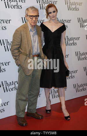 Regisseur Woody Allen und Schauspielerin Evan Rachel Wood kommt an der Französischen Premiere ihres Films "Was funktioniert" in Paris, die am 19. Juni 2009. (UPI Foto/David Silpa) Stockfoto