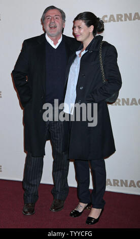 Daniel Auteuil und seine Frau Aude Ambroggi kommen für die französische Premiere des Films "Blutbad" in Paris am 20. November 2011. UPI/David Silpa. Stockfoto