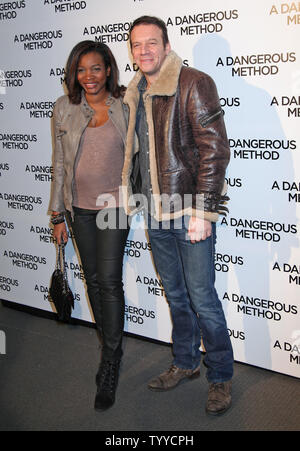 Daniela Beye und Samuel Le Bihan kommen für die französische Premiere des Films "Eine gefährliche Methode" in Paris am 12. Dezember 2011. UPI/David Silpa. Stockfoto