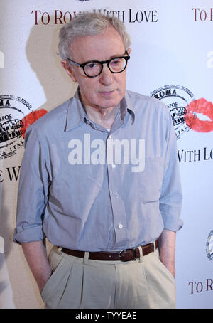 Woody Allen kommt für die französische Premiere des Films "nach Rom mit Liebe" in Paris am 25. Juni 2012. UPI/David Silpa. Stockfoto