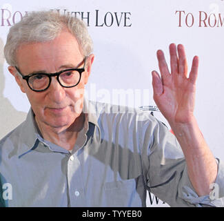 Woody Allen kommt für die französische Premiere des Films "nach Rom mit Liebe" in Paris am 25. Juni 2012. UPI/David Silpa. Stockfoto