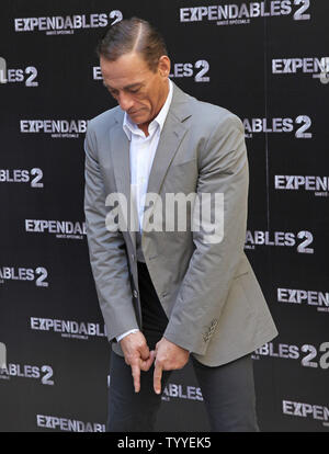Jean-Claude Van Damme kommt für die französische Premiere des Films "Die Verschleißteile 2' in Paris am 10. August 2012. UPI/David Silpa. Stockfoto