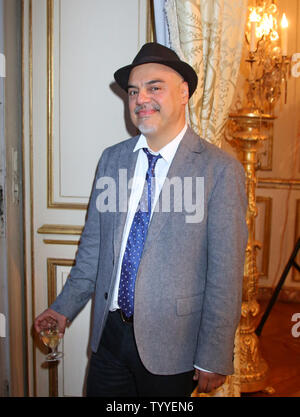 Amerikanische Autor Hector Tobar besucht einen Empfang in der Residenz des US-Botschafters in Paris am 21. September 2012. An der Rezeption wurde von der Schriftstellerin Toni Morrison, der Ehrengast der diesjährigen Ausgabe des Festivals Amerika Literary Festival besucht, eine Biennale in Paris, welche Funktionen und feiert Nordamerikanischen Autoren. UPI/David Silpa. Stockfoto