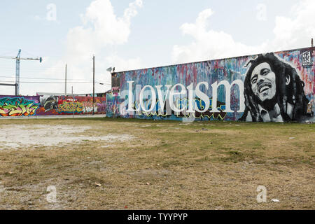 Bob Marley malte auf der Seite eines kommerziellen Gebäude im Wynwood Bereich von Miami, Florida Stockfoto