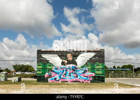 Graffiti an der Wand eines kommerziellen Gebäude im Wynwood Bereich von Miami, Florida Stockfoto