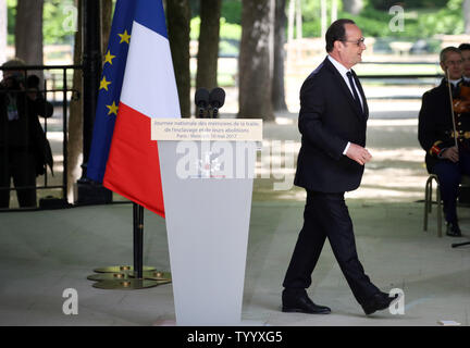 Scheidenden französischen Präsidenten François Hollande spricht während der gedenkfeier der Abschaffung der Sklaverei im Jardin du Luxembourg in Paris am 10. Mai 2017. Die Zeremonie ist Hollandes zuletzt als Leiter der Zustand vor der Übergabe der Macht an Präsident elect Emmanuel Längestrich nächsten Sonntag. Foto von Maya Vidon-White/UPI Stockfoto