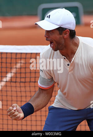 Fernando Verdasco Spanien feiert nach dem Gewinn der dritten Runde der French Open Männer Spiel gegen Grigor Dimitrov Bulgarien in Roland Garros in Paris am 1. Juni 2018. Verdasco besiegt Dimitrov (4) 7-6, 6-2, 6-4 die vierte Verhandlungsrunde zu gelangen. Foto von David Silpa/UPI Stockfoto