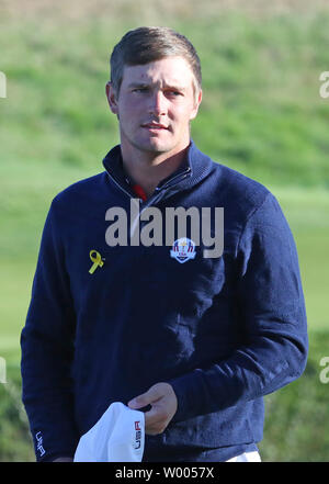 Bryson DeChambeau kommt für den Ryder Cup Team USA Foto bei Le Golf National in Montigny-le-Bretonneux in der Nähe von Paris am 26. September 2018. Das US-Team wird versuchen, den Ryder Cup gegen Team Europe in das dreitägige Turnier am Freitag beginnt zu verteidigen, 28. September. Foto von David Silpa/UPI Stockfoto