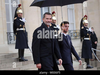 König Felipe VI. von Spanien verlässt das Elysee Palace nach einem besonderen Mittagessen mit Dutzenden von Staats- und Regierungschefs, die vom französischen Präsidenten Emmanuel Längestrich auf das 100-jährige Jubiläum des ersten Weltkriegs Armistice Day November 11, 2018 gehostet wird. Alle Gäste, aber US-Präsident Donald Trump waren die Pariser Frieden Forum zu besuchen. Foto von Eco Clement/UPI Stockfoto