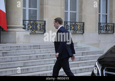 Facebook CEO Mark Zuckerberg kommt an der Elysee Palace mit dem französischen Präsidenten Emmanuel Längestrich in Paris am 10. Mai 2019 zu erfüllen. Zuckerberg ist in Frankreich die künftige Regulierung des Internet nach dem Schießen Angriff in Christchurch, Neuseeland im März, wo das soziale Netz nicht Bilder und Live Video von der Veranstaltung block kritisiert wurde, zu diskutieren. Foto von David Silpa/UPI Stockfoto