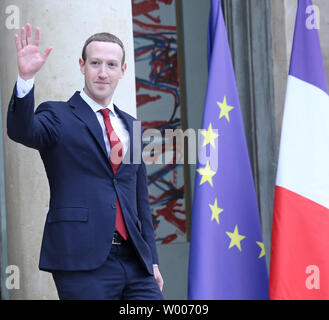 Facebook CEO Mark Zuckerberg verlässt das Elysee Palace nach einem Treffen mit dem französischen Präsidenten Emmanuel Längestrich in Paris am 10. Mai 2019. Zuckerberg ist in Frankreich die künftige Regulierung des Internet nach dem Schießen Angriff in Christchurch, Neuseeland im März, wo das soziale Netz nicht Bilder und Live Video von der Veranstaltung block kritisiert wurde, zu diskutieren. Foto von David Silpa/UPI Stockfoto