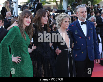 (Von L nach R) Anne-Elizabeth Bosse, Monia Chokri, Nancy gewähren und Sylvain Corbeil ankommen auf dem roten Teppich vor der Vorführung des Films "Les Miserables" auf dem 72. jährlichen Cannes International Film Festival in Cannes, Frankreich am 15. Mai 2019. Foto von David Silpa/UPI Stockfoto